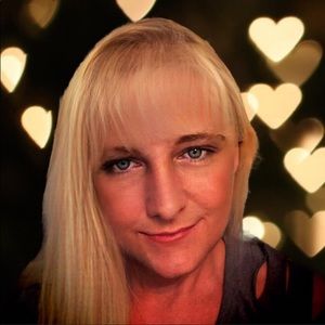 Meet your Posher, Carolyn